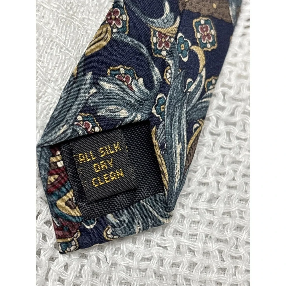 Disney Originals Men's Tie Mickey Mouse Paisley 100% Silk 3.75